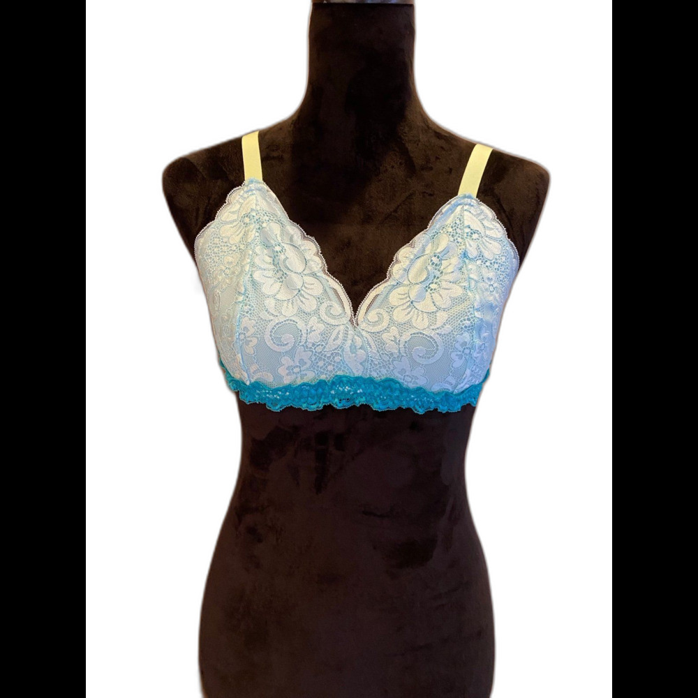 Women’s Bra Turquoise Lacy Sexy Bra Size ? Medium No Tags Lingerie Negligee